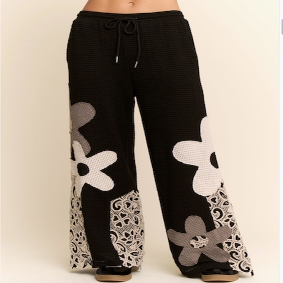 NEW Davi & Dani Waffle Knit Wide Leg Pants with Flower Patch & Lace Size L,M & S - Picture 6 of 8